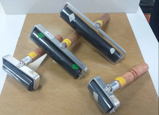 Rodillo de caucho JOR con mango de madera