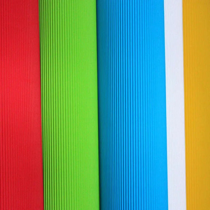 Cartón Microcorrugado variedad de colores y tamaños Cartel